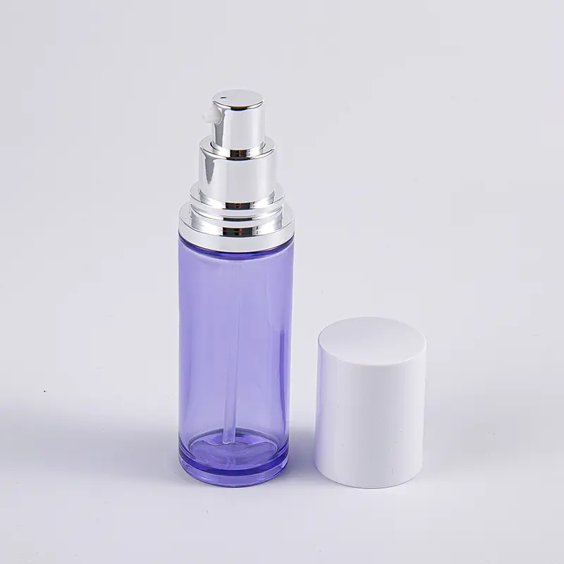 Okrúhla fľaštička na sérum s 100 ml fialovou farbou s hliníkovou pumpičkou