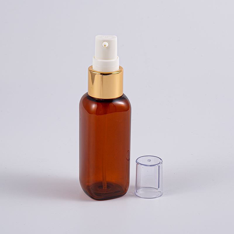 Na cestovanie použite 50 ml fľašu Petg štvorcového tvaru s pumpičkou