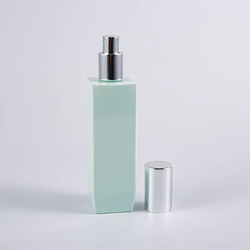 Viacfarebná varianta Štvorcový tvar 150 ml PETG hrubostenná fľaštička na mlieko s hliníkovým uzáverom pumpy 