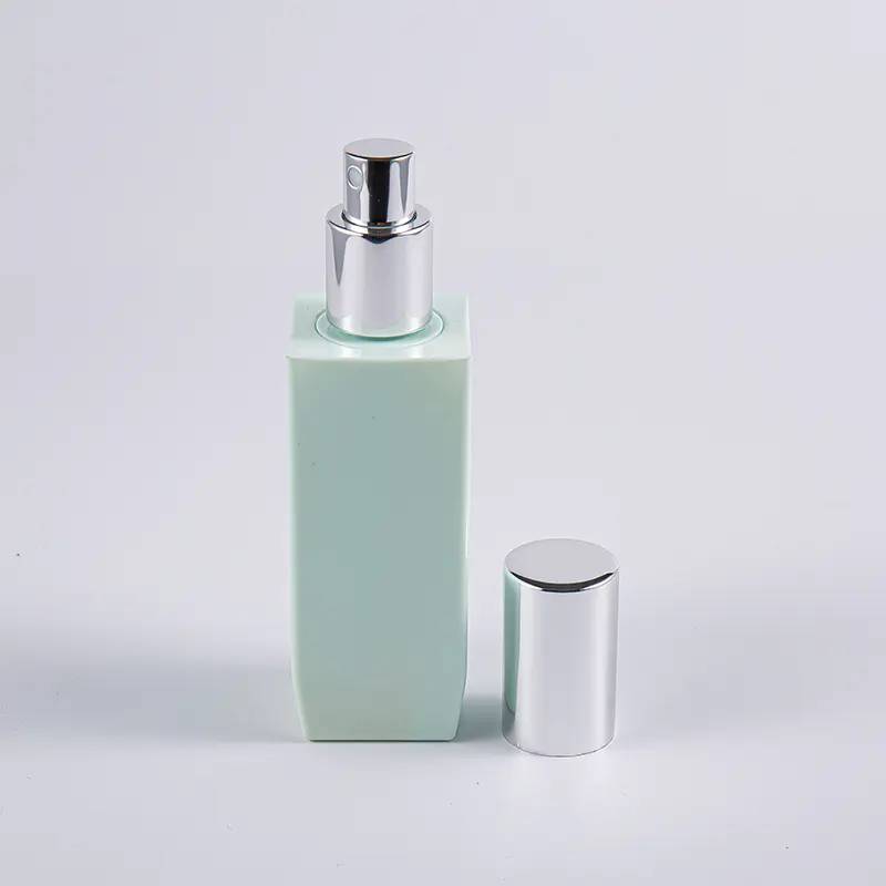 Viacfarebná možnosť Štvorcový tvar 100 ml PETG hrubostenná fľaštička na mlieko s hliníkovým uzáverom pumpy 