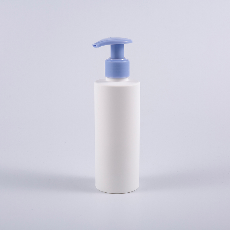 Frost White okrúhla 200 ml PE fľaša na umývanie rúk s pumpičkou a čistiacim prostriedkom Frost White okrúhla 200 ml PE fľaša na umývanie rúk s pumpičkou a čistiacim prostriedkom
